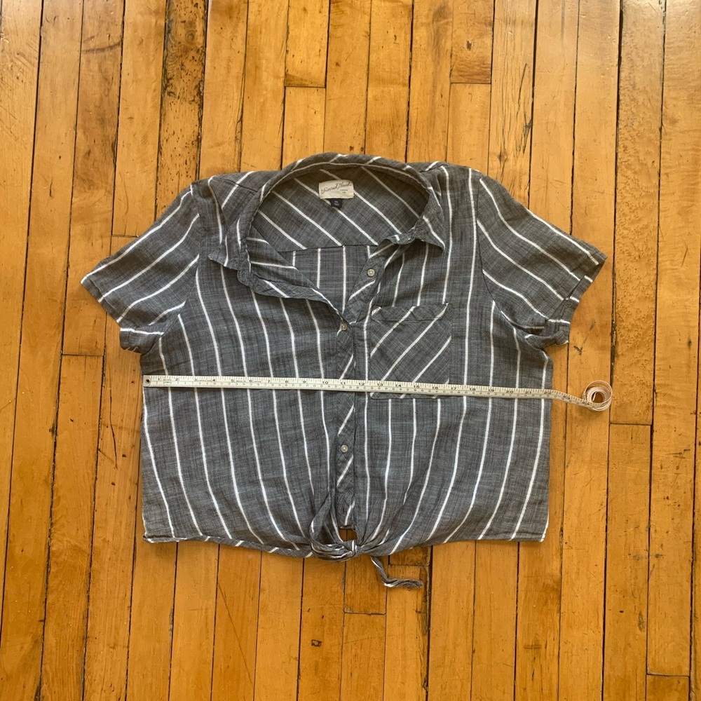 Universal Thread Cropped Button Down - Picture 2 of 5